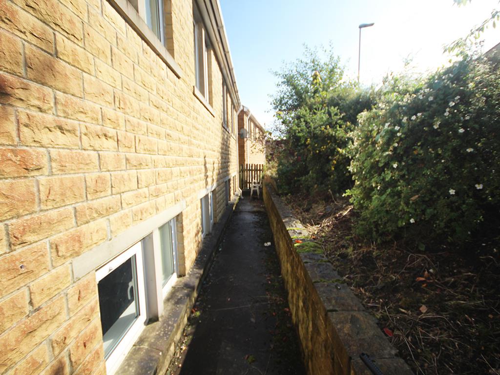 3 bedroom semi-detached house To Let in Barnoldswick - IMG_4595.jpg